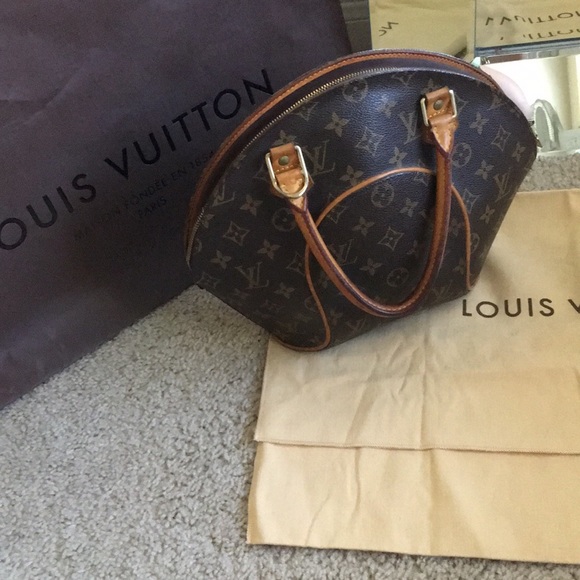 Louis Vuitton bag - Picture 1 of 8